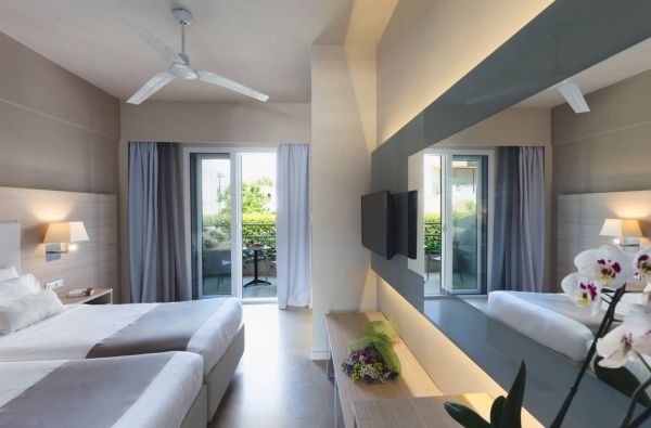KORFU. Jaukios atostogos. Skrydis, 7n.  ACHARAVI BEACH 4* viešbutyje su pusryčiais ir vakarienėmis.