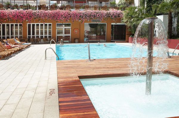 LLoret de Maras. Mėgstantiems būti šurmulio sūkuryje, siūlome apsistoti - Lloret de Maro centre - Ispanija. Skrydis, 7n. viešbutyje ALEGRIA PLAZA PARIS 4*, su pusryčiais - nuo 575 €!