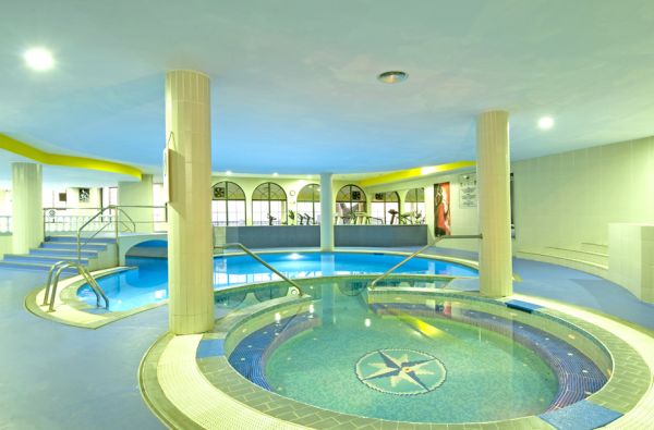 Kanisas. Įsimintinos atostogos MADEIROJE. Skrydis, 7n. viešbutyje ROCAMAR & ROYAL ORCHID 4*, įsikūrusiame įspūdingoje vietoje ant uolos, su pusryčiais ir vakarienėmis - nuo 609 €!