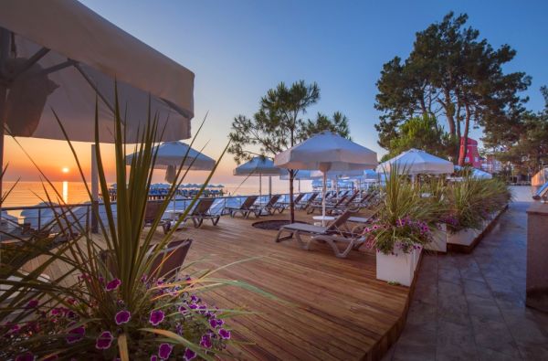 KEMERAS. Sužvejokite vasaros atostogas jau dabar! Poilsiaukite stilingame BARUT KEMER COLLECTION 5* viešbutyje Turkijoje ir mėgaukitės pasaulinio lygio aptarnavimu! Skrydis, 7 nakvynės 5* viešbutyje su „ultra viskas įskaičiuota“ maitinimu