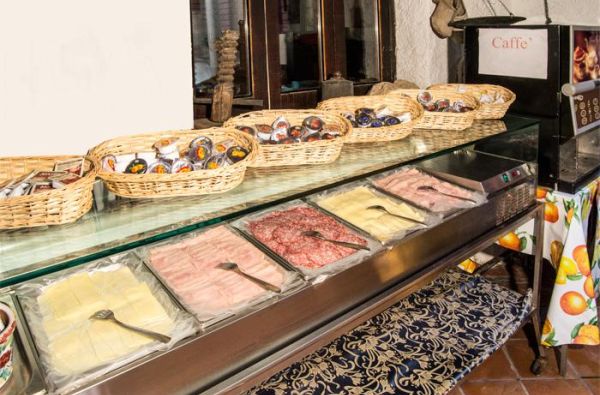 SICILIJA. Nepamirštamos atostogos tradiciniame sicilietiškame 3* viešbutyje šalia paplūdimio DA PEPPE. Skrydis, 7 nakvynės viešbutyje su pusryčiais arba pusryčiais ir vakarienėmis! Relaksas!