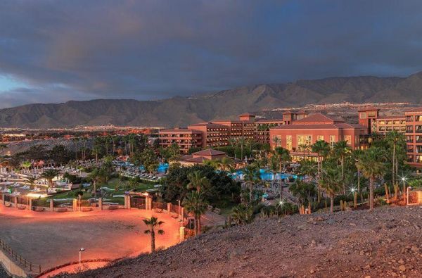 La Kaleta. Romantiškas poilsis nuolatos žaliuojančioje ir saulėtoje TENERIFĖJE. Skrydis, 7n. viešbutyje H10 COSTA ADEJE PALACE 4*, su pusryčiais ir vakariene - nuo 845 €!