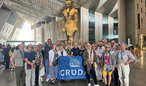 Kairas – Pasaulio Motina: Gizos piramidės ir Dydisis Egipto muziejaus (Grand Egyptian Museum) lobynas.