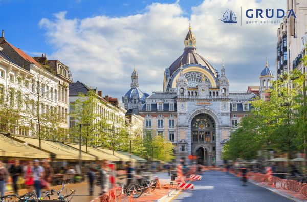 Beniliuksas: trys karūnos 6d