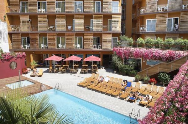 LLoret de Maras. Mėgstantiems būti šurmulio sūkuryje, siūlome apsistoti - Lloret de Maro centre - Ispanija. Skrydis, 7n. viešbutyje ALEGRIA PLAZA PARIS 4*, su pusryčiais - nuo 575 €!