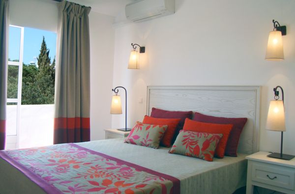 KARVUEIRAS. Jaukios ir romantiškos rudens atostogos ALGARVĖJE. Skrydis, 7n. viešbutyje ROCHA BRAVA VILLAGE RESORT 4*, be maitinimo - nuo 605 €!