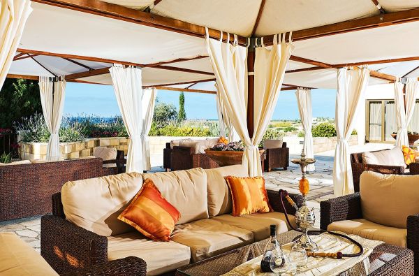 Pavargote nuo kasdieninės rutinos? Palikite ją už durų ir keliaukite ilsėtis į nuostabaus grožio salą Kiprą su viskas įskaičiuota maitinimo sistema viešbutyje Coral Beach & Resort 5*