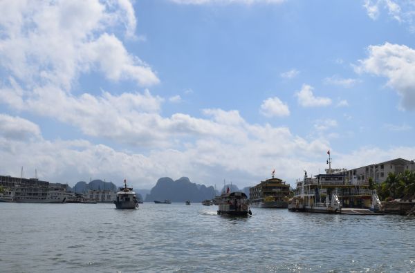 Naujųjų metų sutikimas laive Ha Long įlankoje, poilsis prie Pietų Kinijos jūros ir pažintinė programa po Vietnamą 13d.