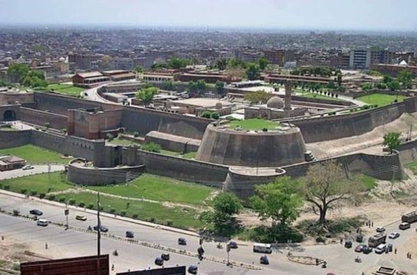 (Ne)atrastasis Pakistanas: kelionė laiku per budų paslaptis, imperijų citadeles ir paslaptingus slėnius