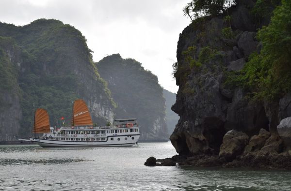 Naujųjų metų sutikimas laive Ha Long įlankoje, poilsis prie Pietų Kinijos jūros ir pažintinė programa po Vietnamą 13d.