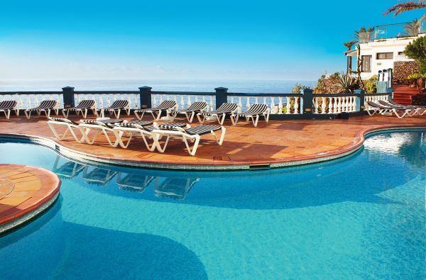 Kanisas. Įsimintinos atostogos MADEIROJE. Skrydis, 7n. viešbutyje ROCAMAR & ROYAL ORCHID 4*, įsikūrusiame įspūdingoje vietoje ant uolos, su pusryčiais ir vakarienėmis - nuo 609 €!