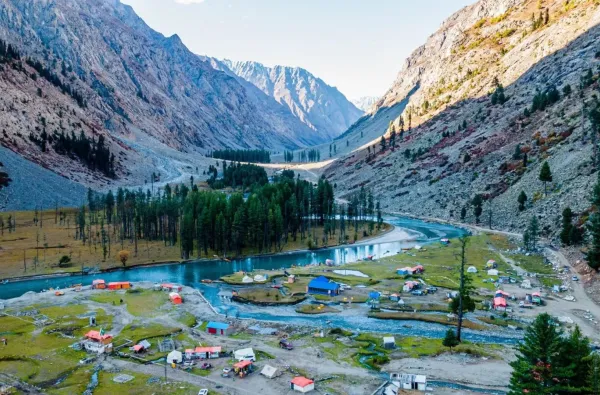 (Ne)atrastasis Pakistanas: kelionė laiku per budų paslaptis, imperijų citadeles ir paslaptingus slėnius