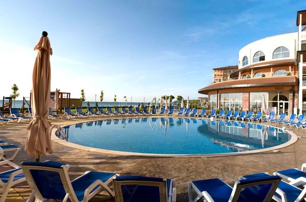 Smagių akimirkų kupinos atostogos Bulgarijoje 4* viešbutyje SOL LUNA BAY RESORT su skrydžiu ir maitinimu „viskas įskaičiuota“