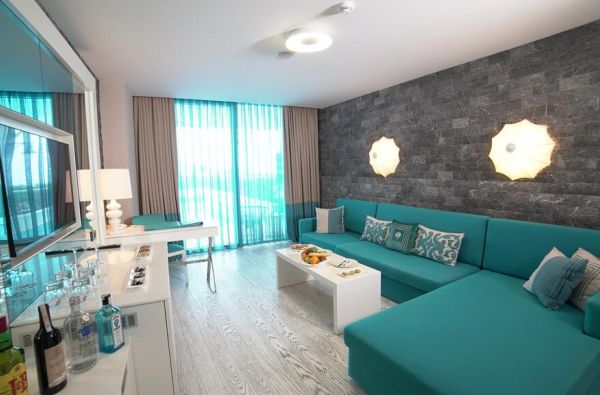 BELEKAS. Pabodo žiūrėti į kompiuterį? Metas padėti darbus į stalčių. Pagalvokite apie saulę, krištolo skaidrumo jūrą ir pakvieskite save tuo pasilepinti. Skrydis, 7 n. 5* SUENO HOTELS DELUXE BELEK viešbutyje su „ultra viskas įskaičiuota“ maitinimu!Tobula!