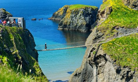 Šiaurės Airija. Carrick-a-Rede kabantis tiltas.