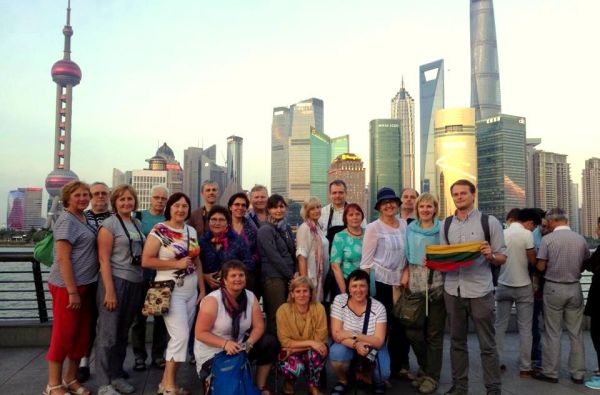 Kinija su Lotoso kalnais.