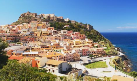 Sardinija. Kastelsardo miestas.