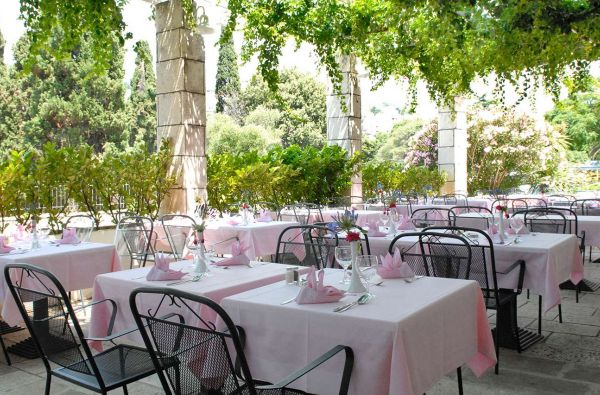 KROATIJA. Poilsis prie skaidrios Adrijos jūros. Skrydis, 7n. puikiame viešbutyje KOMODOR  3* su „pusryčiais“ – 645 €!