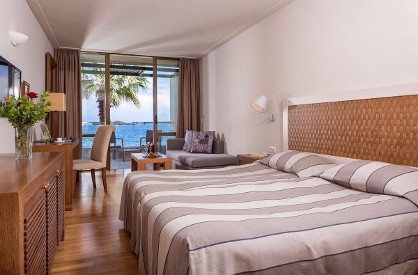 KORFU. Šviesus atokvėpis. Skrydis, 7 n. saloje KONTOKALI BAY RESORT & SPA 5* viešbutyje su pasirinktu maitinimu.