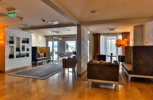 Kokybiškos atostogos JUODKALNIJOJE. Skrydis, 7n. puikiame viešbutyje PALMA 4* su „pusryčiais“ – 579 €!