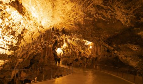 Slovėnija. Postoinas.