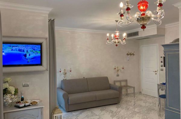 KALABRIJA. Buon Giorno Italija! Atraskite dar netyrinėtą Pietų Italijos perlą, kurį įsimylėsite iš pirmo žvilgsnio. Stebėkite paveikslo vertą spalvingą saulėlydį, mėgaukitės nuostabia gamta. Skrydis, 7n. 4* viešbutyje COLOMBA D'ORO su pusryčiais!