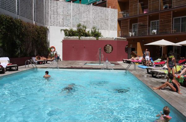 LLoret de Maras. Mėgstantiems būti šurmulio sūkuryje, siūlome apsistoti - Lloret de Maro centre - Ispanija. Skrydis, 7n. viešbutyje ALEGRIA PLAZA PARIS 4*, su pusryčiais - nuo 575 €!