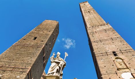 Italija. Garisenda ir Asinelli bokštai.