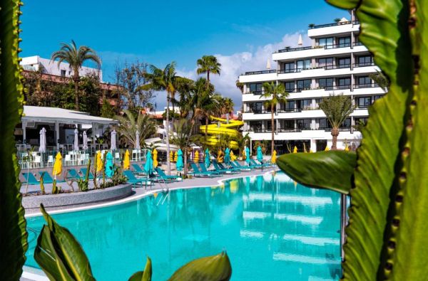 Plaja de las Amerikas. Pabėkite nuo žiemos su šeima į šiltą, saulėtą ir linksmybių kupiną salą - TENERIFĘ. Skrydis, 7n. viešbutyje BITACORA 4*, su pusryčiais ir vakariene - nuo 685 €!