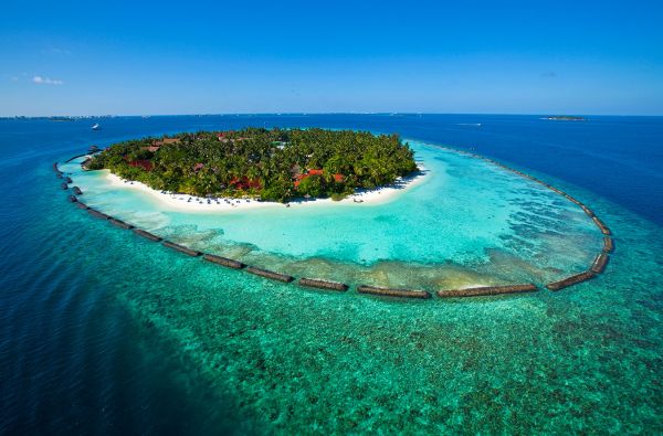 Romantiškos atostogos Maldyvuose! Skrydis, pervežimas ir 7 n. viešbutyje KURUMBA MALDIVES 5* su pusryčiais ir vakarienėmis