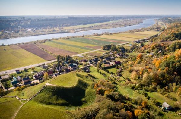 Panemunės pilių, piliakalnių ir dvarų legendos 1d.