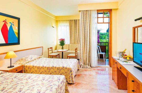 FETIJA. Išsvajotosios atostogos Turkijoje CLUB TUANA 5* viešbutyje - tikra dovana sau! Skrydis, 7 nakvynės, maitinimas "ultra viskas įskaičiuota" - viskas už puikią kainą!