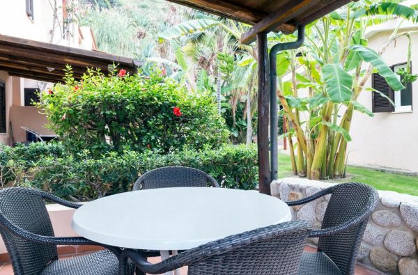 KALABRIJA.Ciao Bella! Atraskite kitokią Italiją. Piečiausioje dalyje - įspūdingos uolos, žydri ir ypatingai švarūs paplūdimiai. Skrydis, 7n. 4* viešbutyje VILLAGGIO CALA DI VOLPE su pusryčiais ir vakarienėmis!