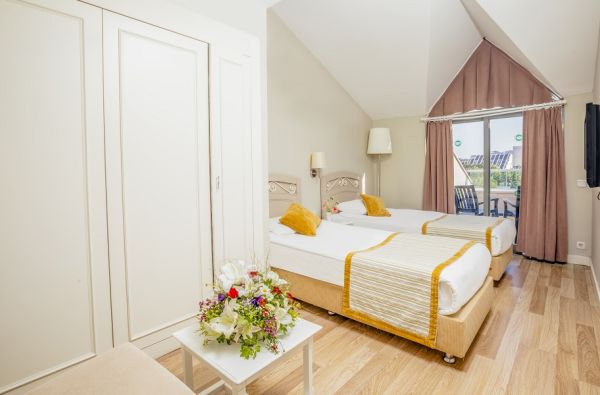 KEMERAS.Populiarioji vasaros žvaigždė, kviečia į svečius! Laikas atsipalaiduoti - pagaudykite saulės spindulius, įmerkite kojas į šiltą jūrą. Skrydis, 7 n. 4* SHERWOOD  GREENWOOD RESORT viešbutyje su „viskas įskaičiuota" maitinimu–Jūsų nuotykių vasara.