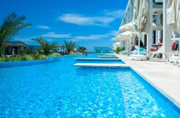 FETIJA. Tikras poilsis ir atsipalaidavimas saulėtoje Turkijoje 5* viešbutyje Jiva Beach Resort. Jūsų šeimos vasariškos atostogos – skrydis, 7 nakvynės su maitinimu „viskas įskaičiuota plius“.