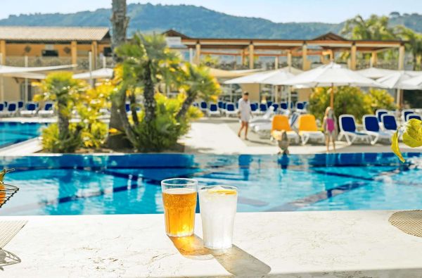 KALABRIJA -gyva,autentiška,nepaliesta!Pasukite laimės ratą ir rudenį ilsėkitės Italijoje! Skoniais stebinanti virtuvė,žydro vandens skalaujami paplūdimiai ir kerintys peizažai.Skrydis,7n. 4* viešbutyje MAGIC LIFE CALABRIA su „viskas įskaičiuota" maitinimu