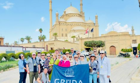 Kairas – Pasaulio Motina: Gizos piramidės ir Dydisis Egipto muziejaus (Grand Egyptian Museum) lobynas.