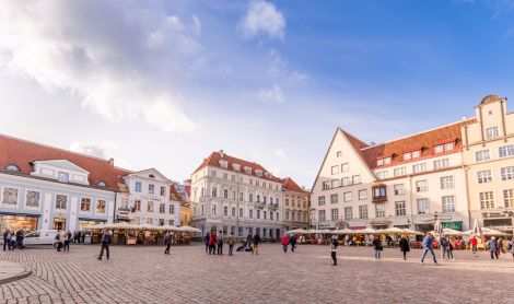 Estija. Talino rotušė ir aikštė.