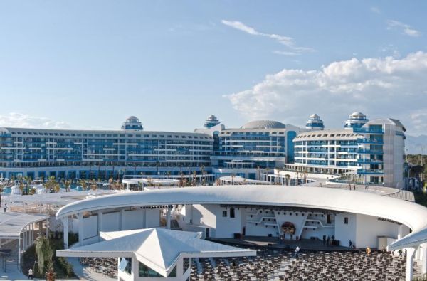 BELEKAS. Pabodo žiūrėti į kompiuterį? Metas padėti darbus į stalčių. Pagalvokite apie saulę, krištolo skaidrumo jūrą ir pakvieskite save tuo pasilepinti. Skrydis, 7 n. 5* SUENO HOTELS DELUXE BELEK viešbutyje su „ultra viskas įskaičiuota“ maitinimu!Tobula!