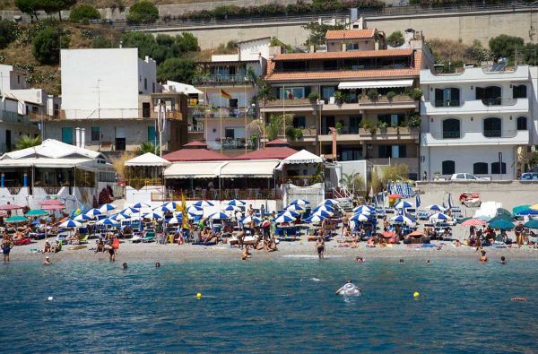 SICILIJA. Nepamirštamos atostogos tradiciniame sicilietiškame 3* viešbutyje šalia paplūdimio DA PEPPE. Skrydis, 7 nakvynės viešbutyje su pusryčiais arba pusryčiais ir vakarienėmis! Relaksas!