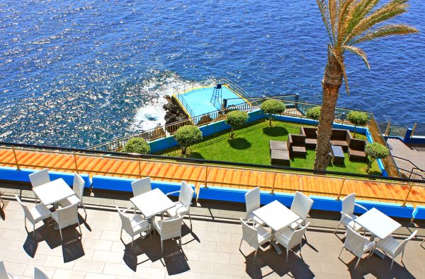 Kanisas. Įsimintinos atostogos MADEIROJE. Skrydis, 7n. viešbutyje ROCAMAR & ROYAL ORCHID 4*, įsikūrusiame įspūdingoje vietoje ant uolos, su pusryčiais ir vakarienėmis - nuo 609 €!