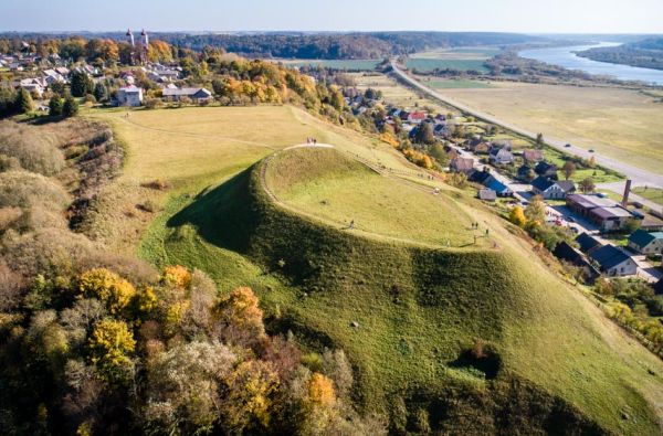 Panemunės pilių, piliakalnių ir dvarų legendos 1d.