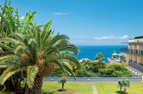 Funšalis. Jaukiam, romantiškam poilsiui MADEIROJE. Skrydis, 7n. viešbutyje MADEIRA PANORAMICO 4* su pusryčiais ir vakarienėmis - nuo 689 €!