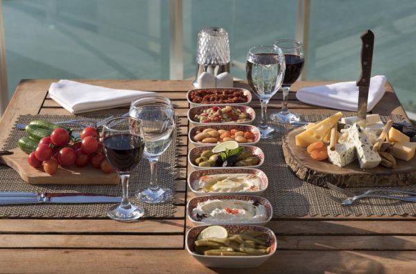 BELEKAS. Pasinerkite į Turkijos teikiamus malonumus VIP klasės 5* viešbutyje RIXOS PREMIUM BELEK - 7 nakvynės su skrydžiu ir maitinimu "ultra viskas įskaičiuota"