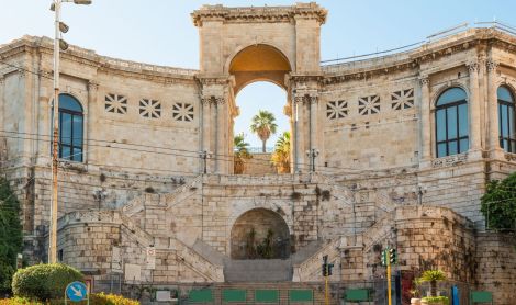 Sardinija. Kaljario katedra. Šv. Remigijaus bastiono arka.