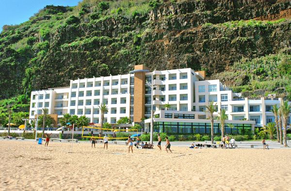 Calheta. Ramiam šeimų poilsiui MADEIROJE. Skrydis, 7n. viešbutyje CALHETA BEACH 4*+ su viskas įskaičiuota maitinimu - nuo 799€!