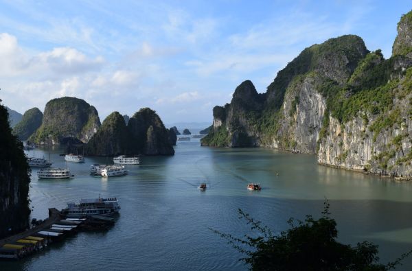 Naujųjų metų sutikimas laive Ha Long įlankoje, poilsis prie Pietų Kinijos jūros ir pažintinė programa po Vietnamą 13d.