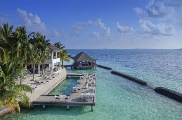 Romantiškos atostogos Maldyvuose! Skrydis, pervežimas ir 7 n. viešbutyje KURUMBA MALDIVES 5* su pusryčiais ir vakarienėmis