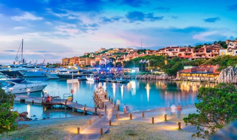 Sardinija. Porto Červo jachtų prieplauka.