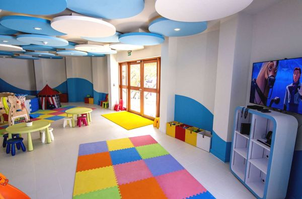 Tobulos atostogos Maldyvuose! Skrydis, pervežimas ir 7 n. viešbutyje HOLIDAY INN RESORT KANDOOMA 4+* su pusryčiais ir vakarienėmis